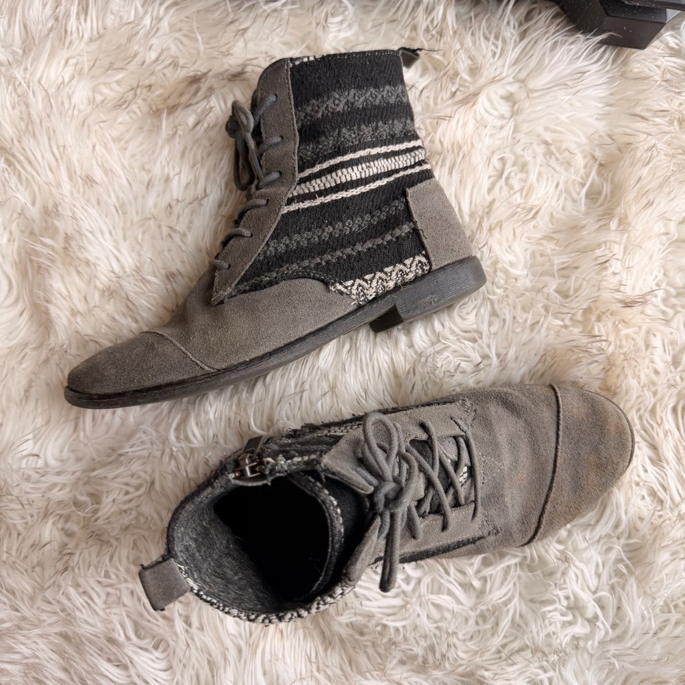 Toms Black & Gray Ankle Boots w/ Knit Side Panels